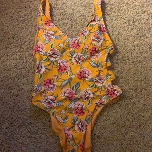 cute never worn swimsuit (still has lining)